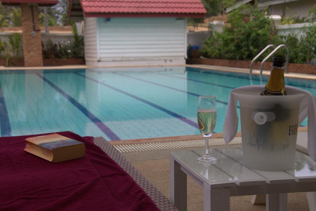 Surin Sweet Hotel エクステリア 写真